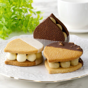 バターサンド＜6個入り・化粧箱入り＞　栗　ストロベリー　コーヒー　各2個　ギフト